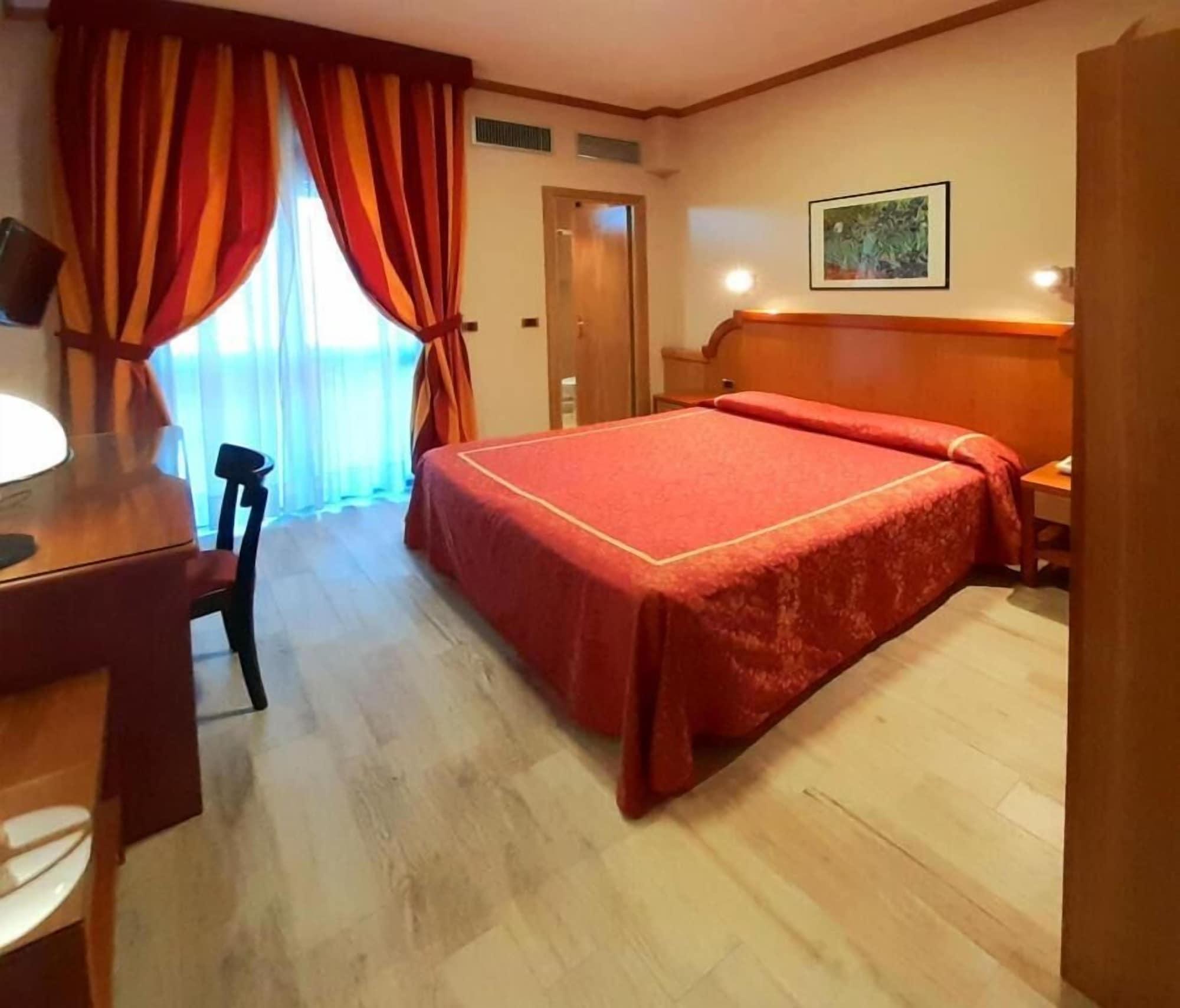 Promenade Hotel