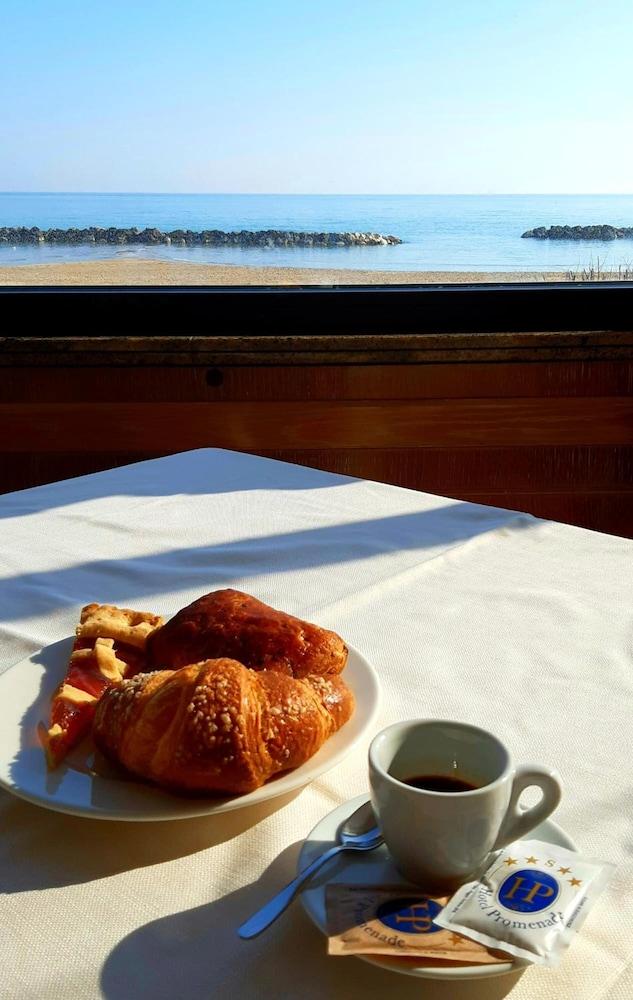 Promenade Hotel