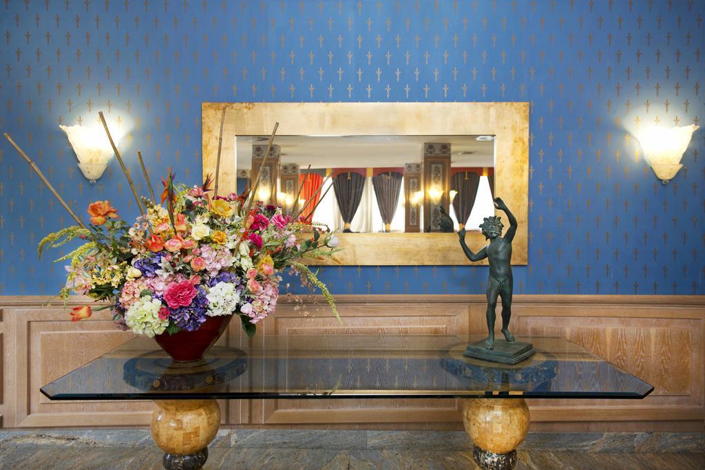 Promenade Hotel 4*