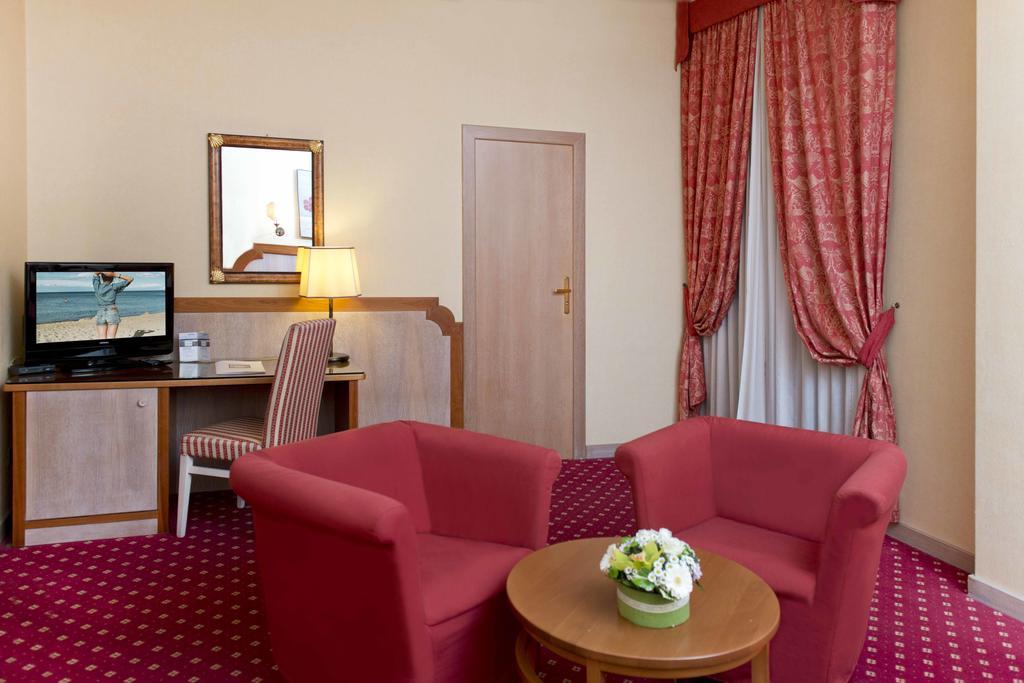 Promenade Hotel 4*