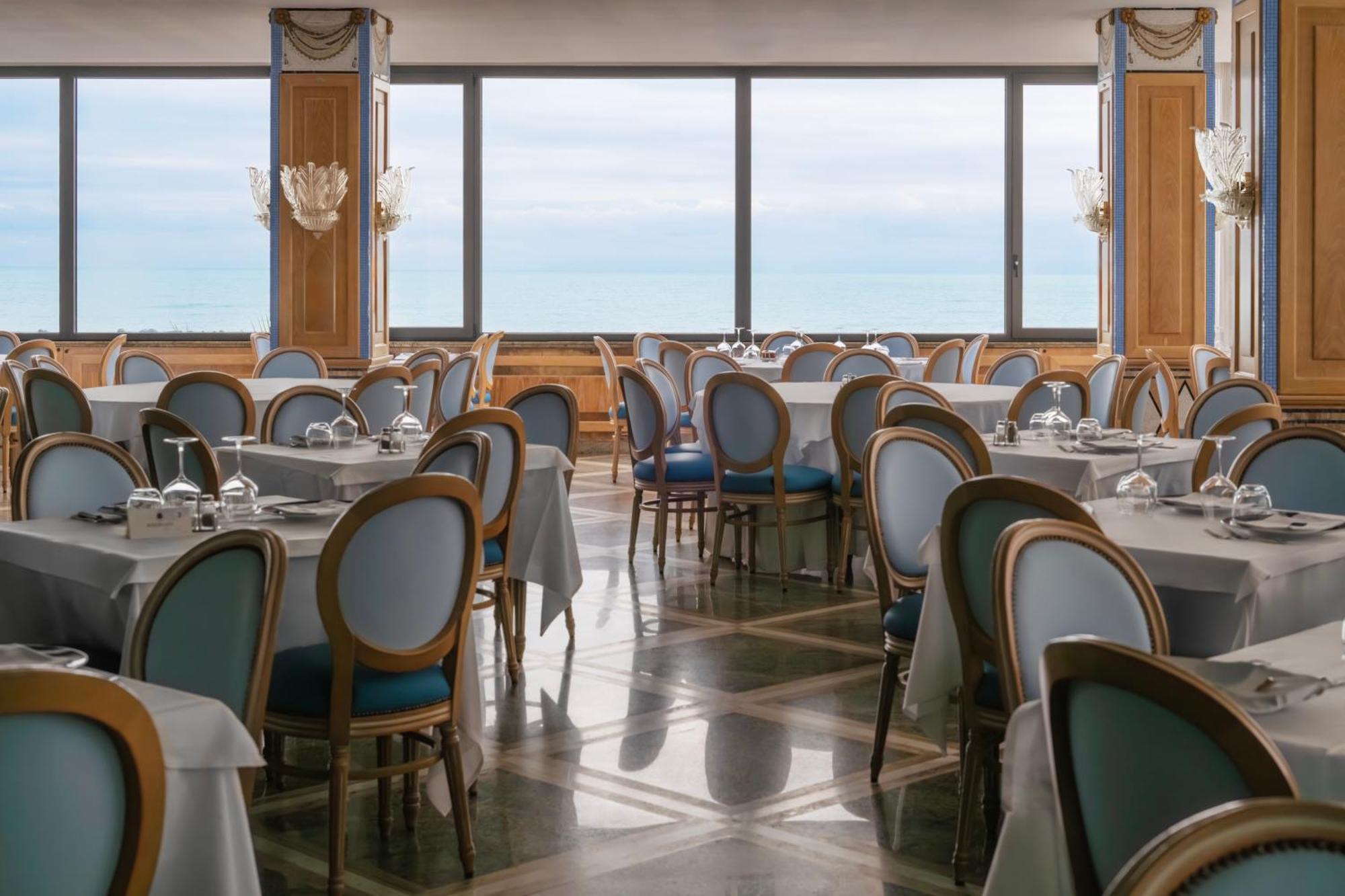 Promenade Hotel 4*